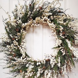 36" WHITE BERRY&PINE WREATH
