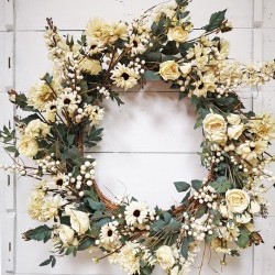 32IN WHT FLORAL WREATH