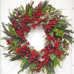 30IN BOXWOOD BERRY WREATH