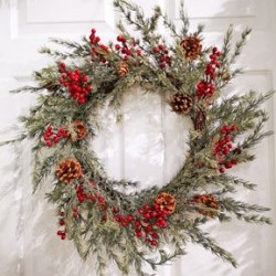 28IN WHISPY PINE WREATH