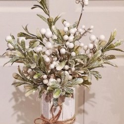 17IN-T MISTLETOE&BERRY ARRGMNT