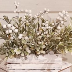 16IN -W MISTLETOE&BERRY ARRGMNT
