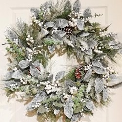 28IN ICE HOSTA&BERRY WREATH